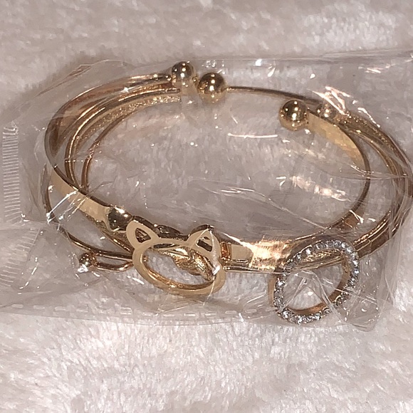 🌺 3/$15 🌺 Bracelets in Gold - Picture 2 of 11